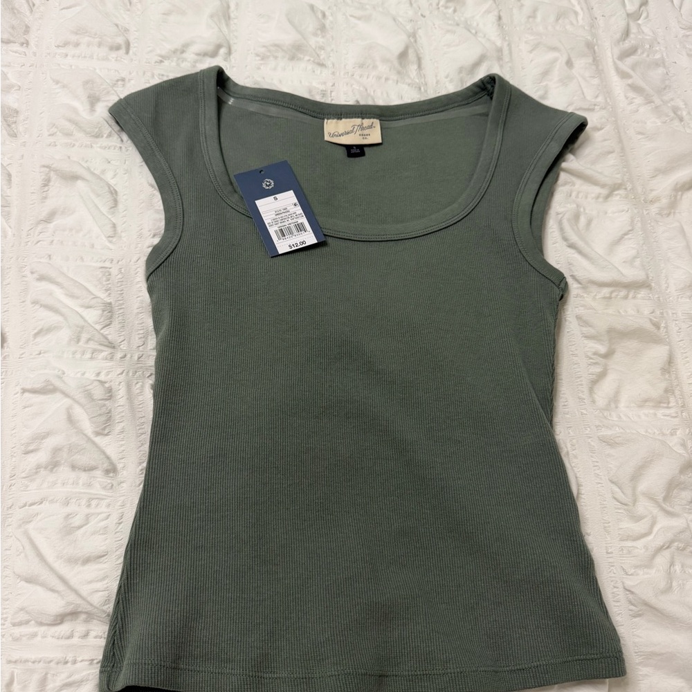 Universal Thread Green Top
